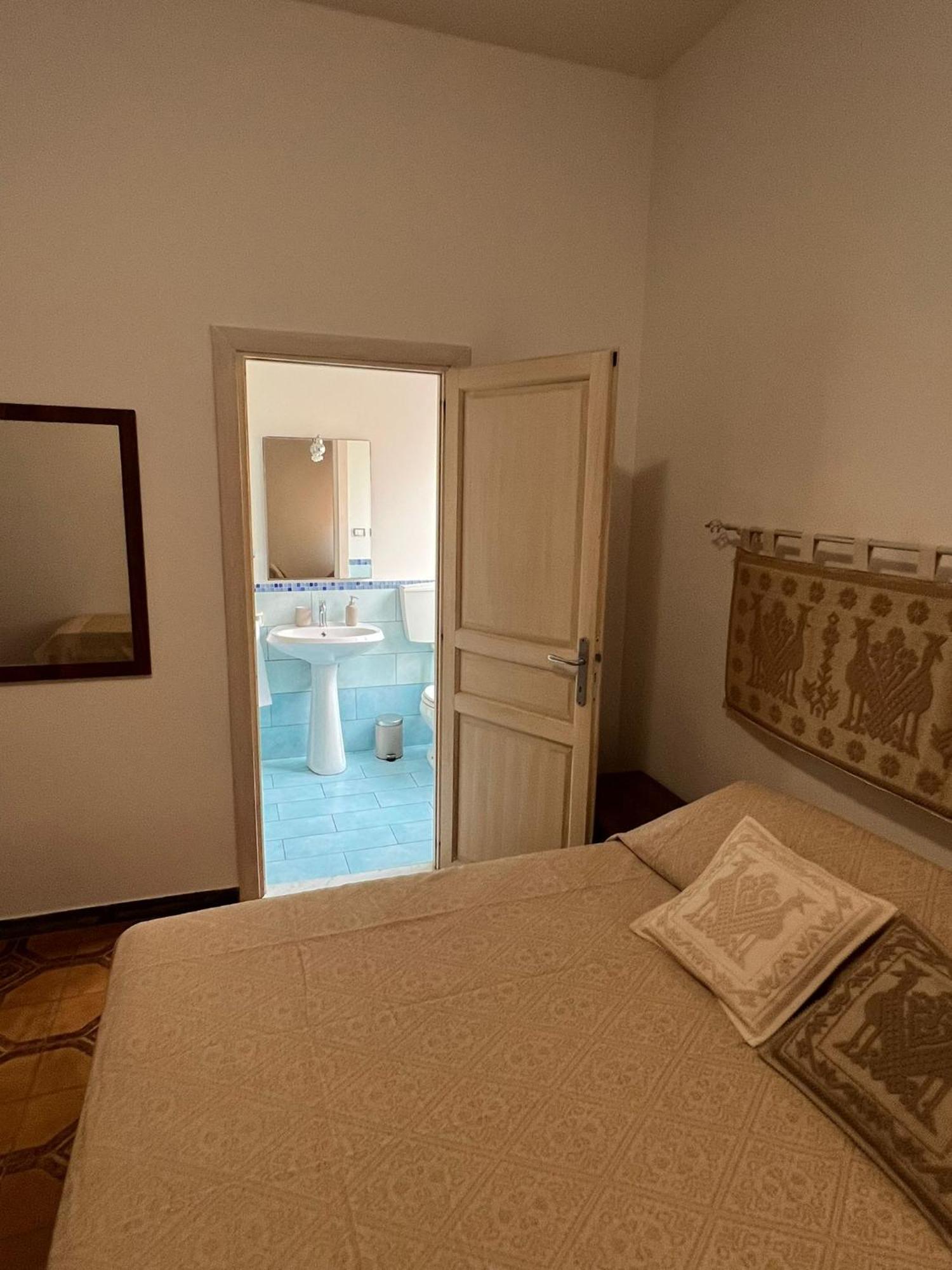 B&B Via Dei Mille Castelsardo Exteriör bild