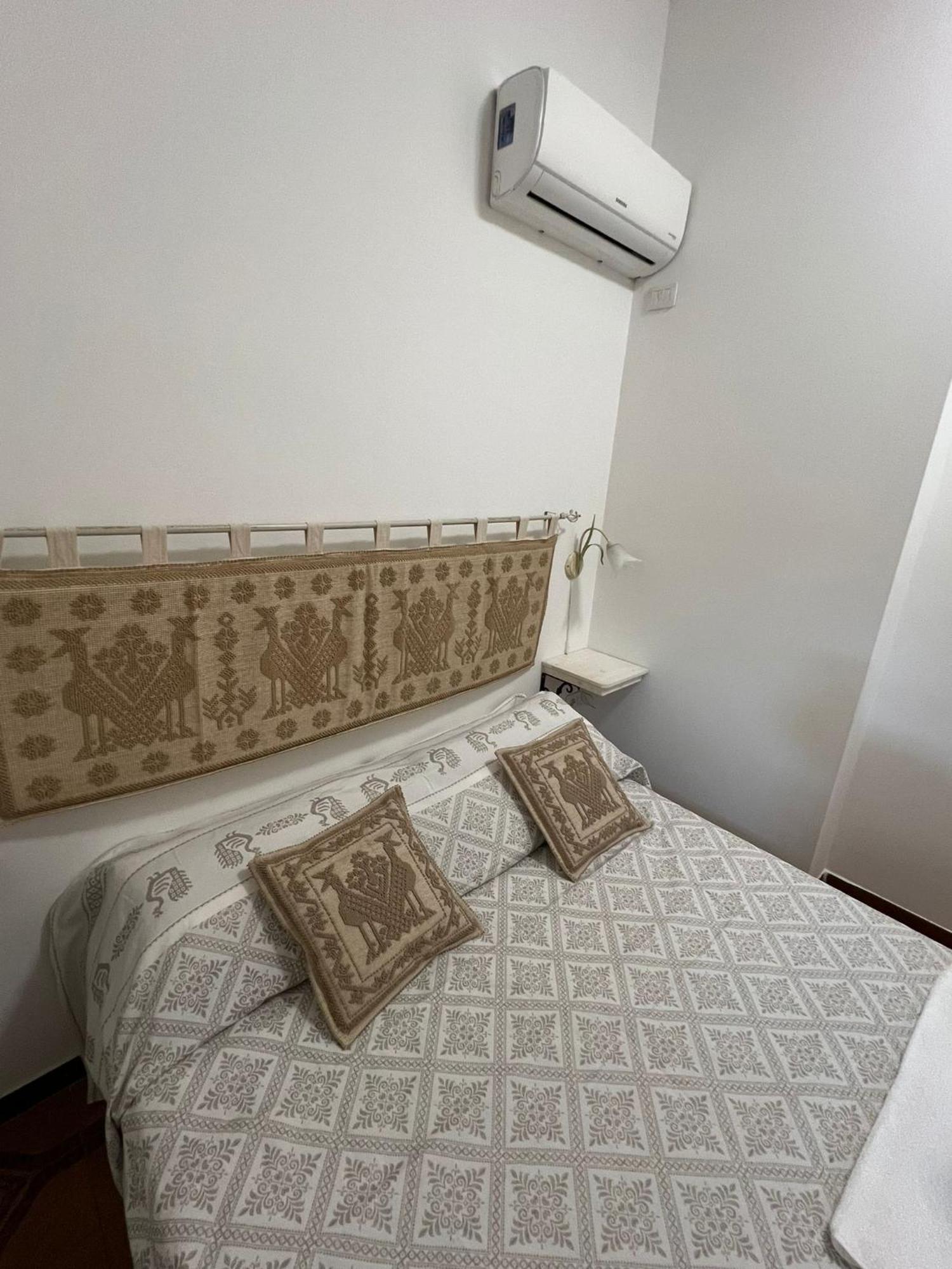 B&B Via Dei Mille Castelsardo Exteriör bild