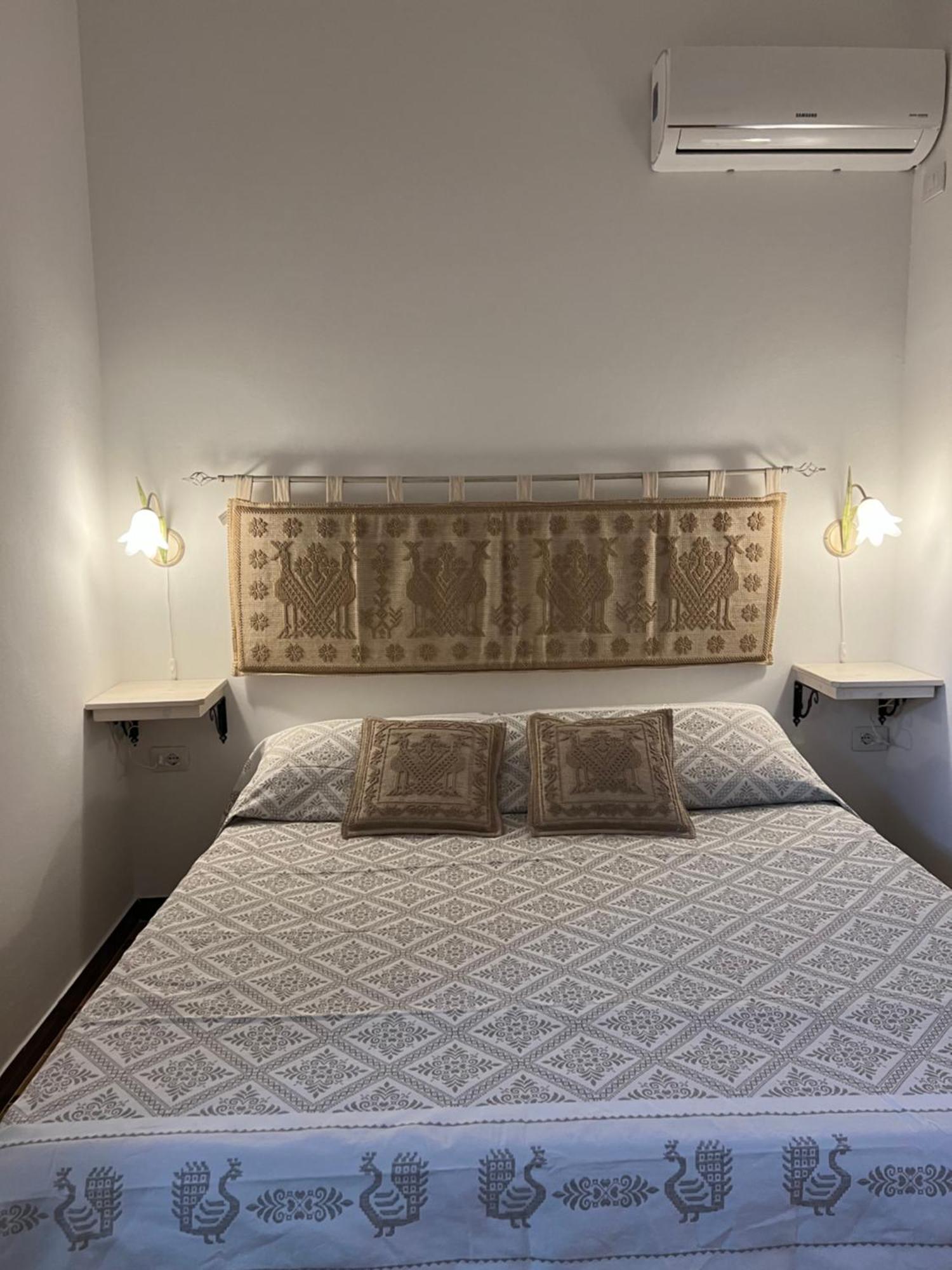 B&B Via Dei Mille Castelsardo Exteriör bild