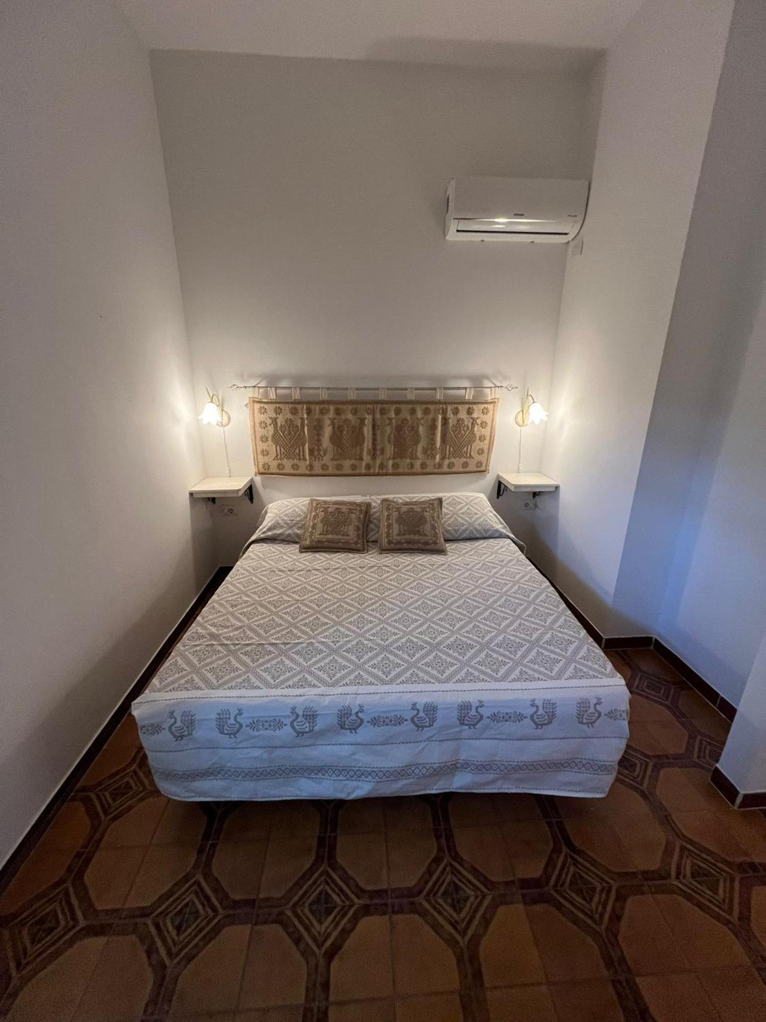B&B Via Dei Mille Castelsardo Exteriör bild
