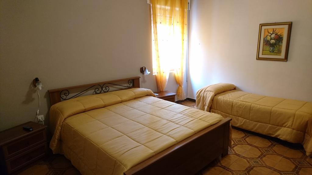 B&B Via Dei Mille Castelsardo Exteriör bild